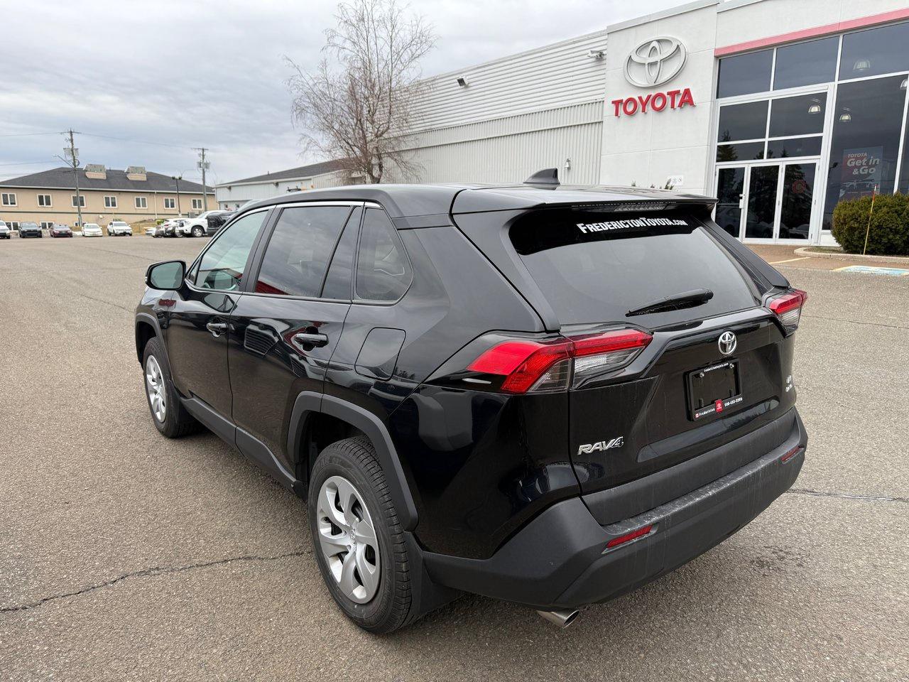 2023 Toyota RAV4 LE Photo