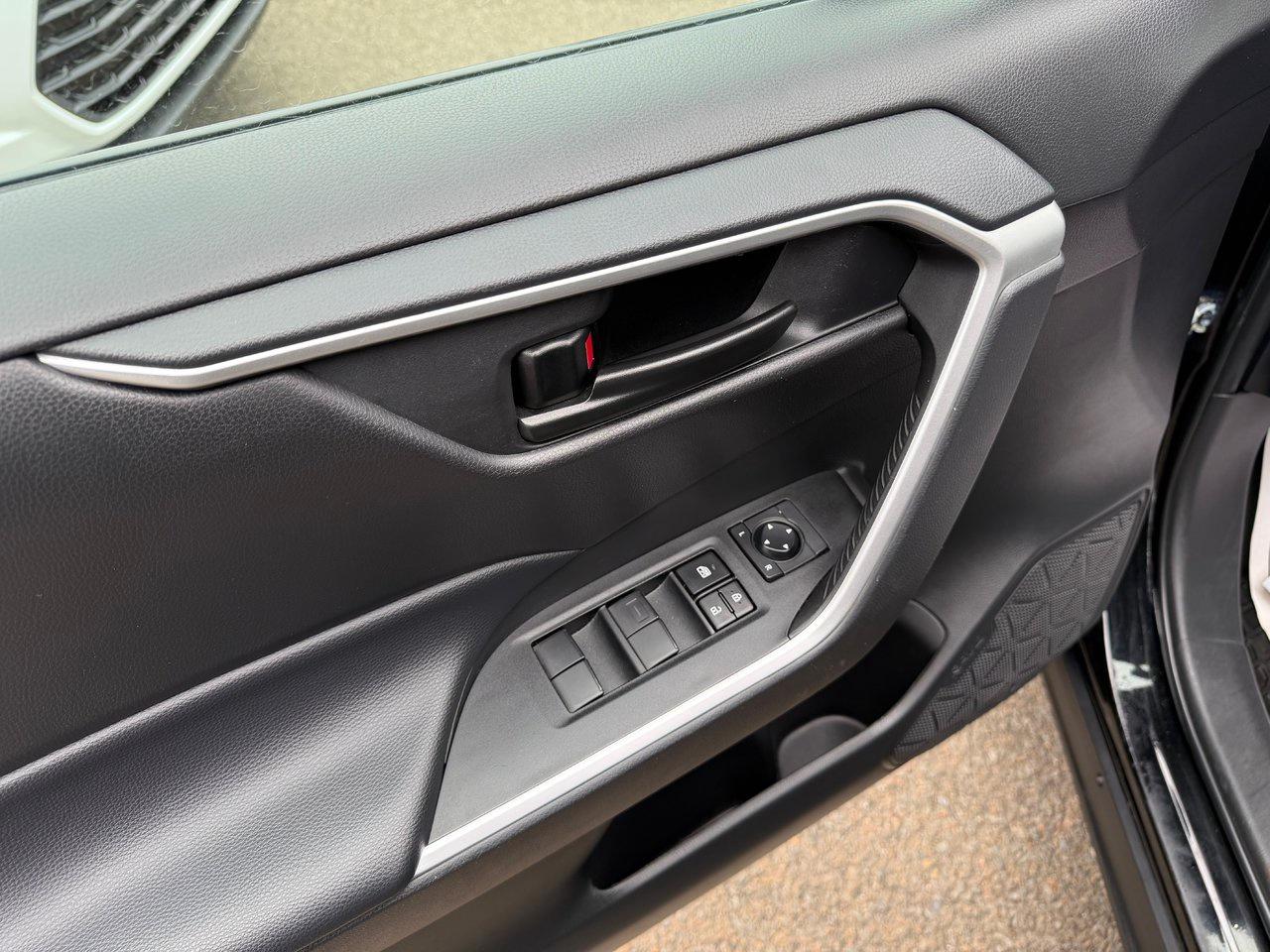 2023 Toyota RAV4 LE Photo