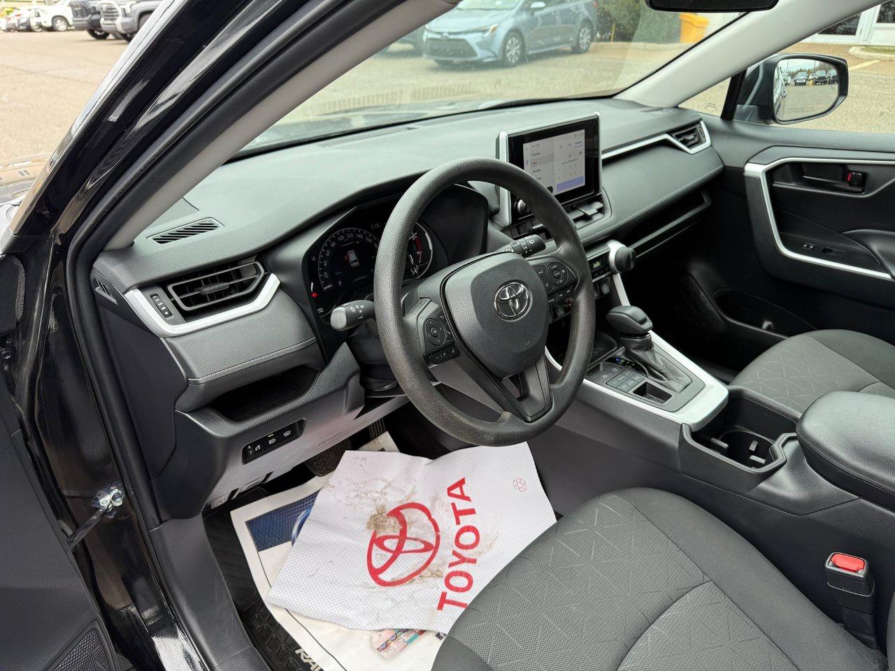 2023 Toyota RAV4 LE Photo