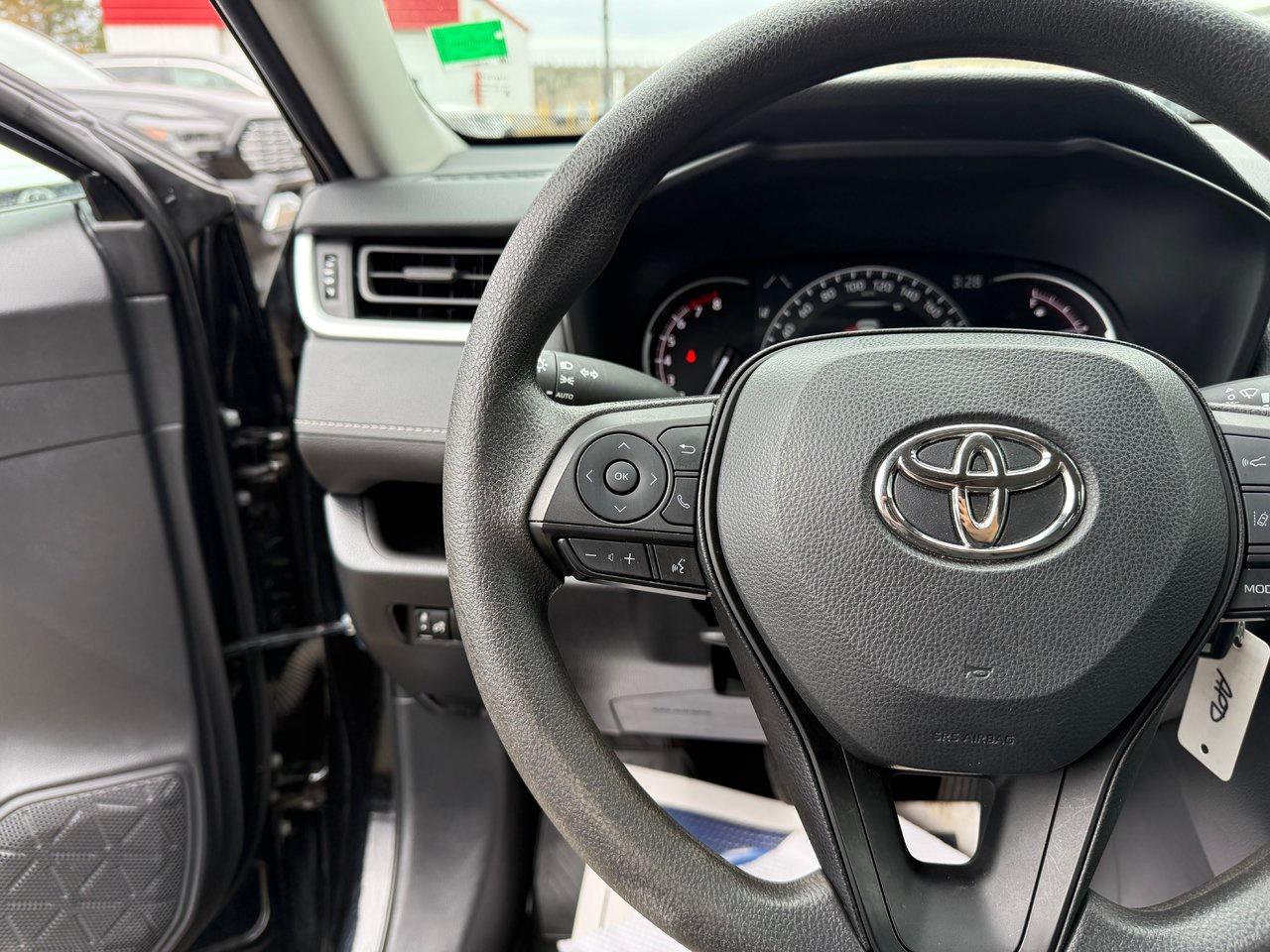 2023 Toyota RAV4 LE Photo