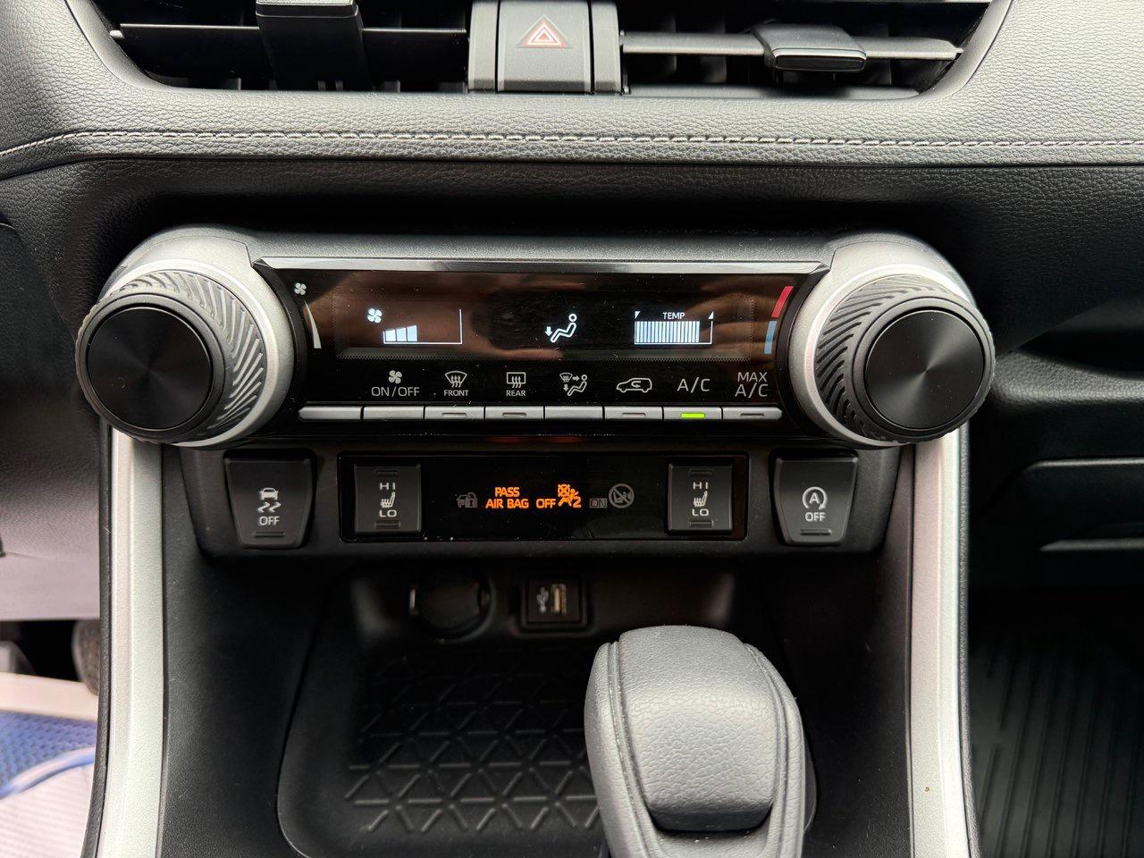2023 Toyota RAV4 LE Photo