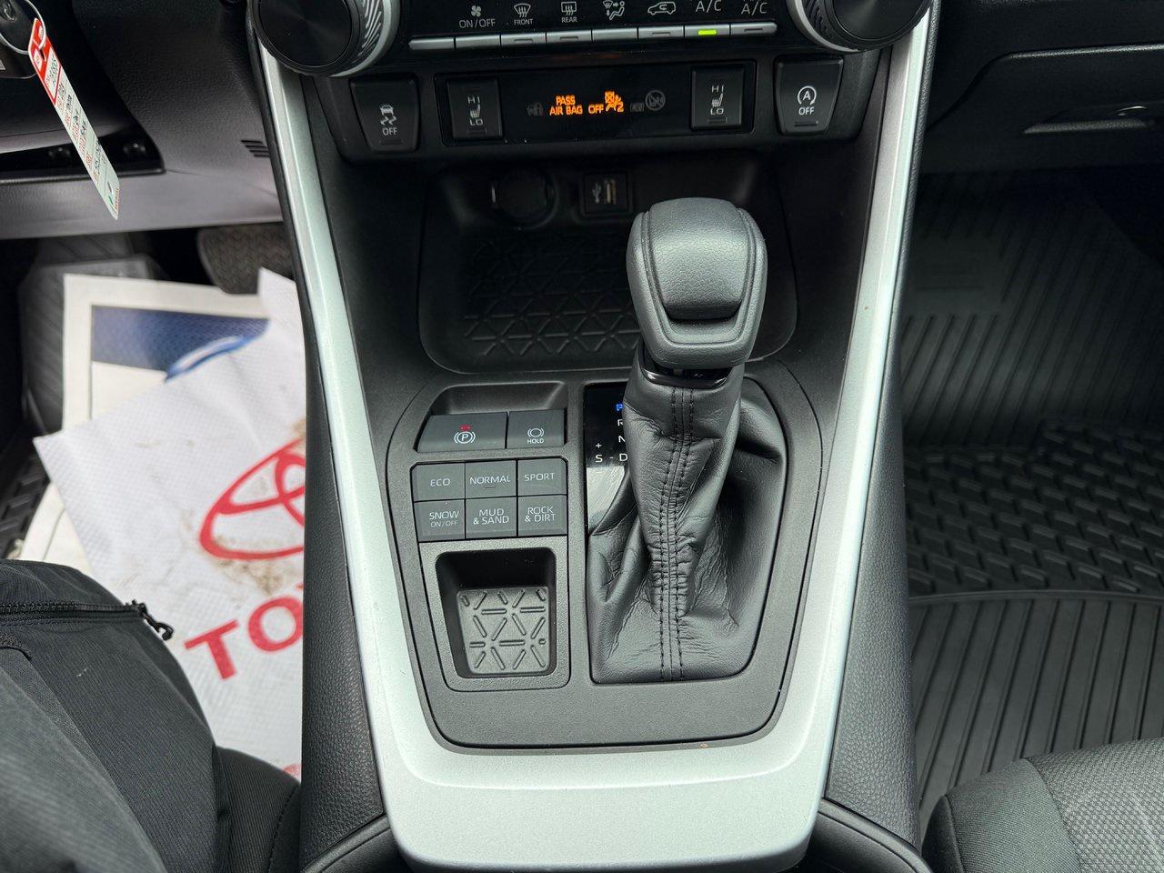 2023 Toyota RAV4 LE Photo