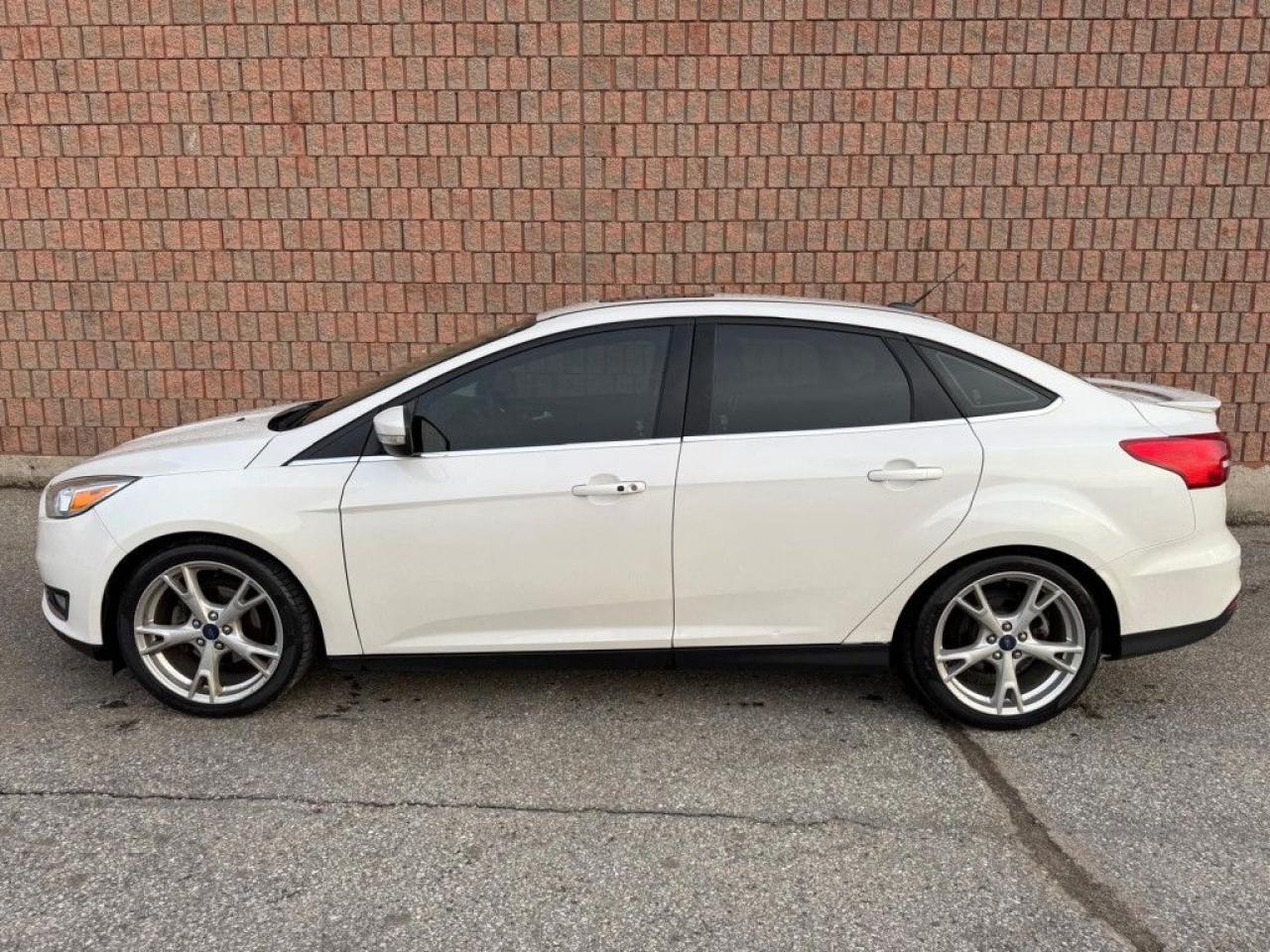 2016 Ford Focus TITANIUM | ONE-OWNER | LEATHER | BACK-UP CAM | NAVI | SUNROOF | PUSH BUTTON START | - Photo #3