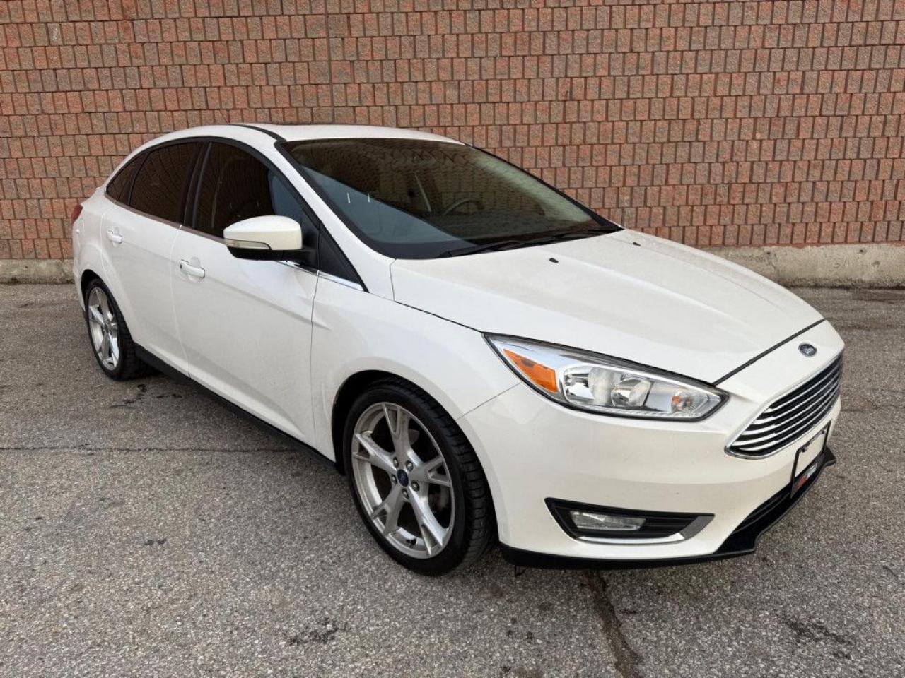 2016 Ford Focus TITANIUM | ONE-OWNER | LEATHER | BACK-UP CAM | NAVI | SUNROOF | PUSH BUTTON START | - Photo #8