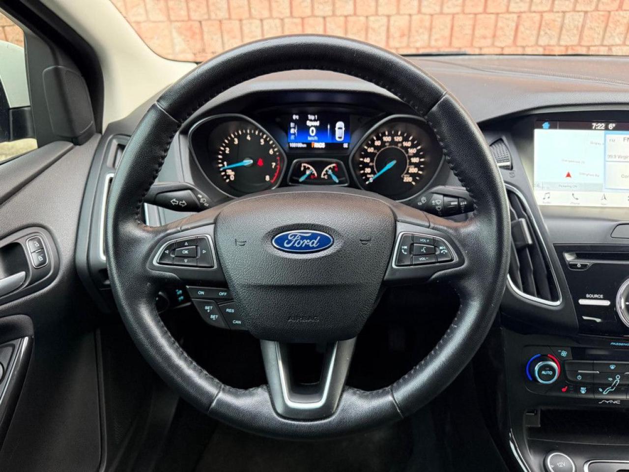 2016 Ford Focus TITANIUM | ONE-OWNER | LEATHER | BACK-UP CAM | NAVI | SUNROOF | PUSH BUTTON START | - Photo #21