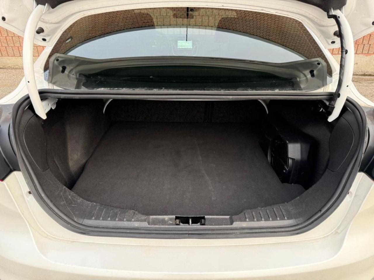 2016 Ford Focus TITANIUM | ONE-OWNER | LEATHER | BACK-UP CAM | NAVI | SUNROOF | PUSH BUTTON START | - Photo #18