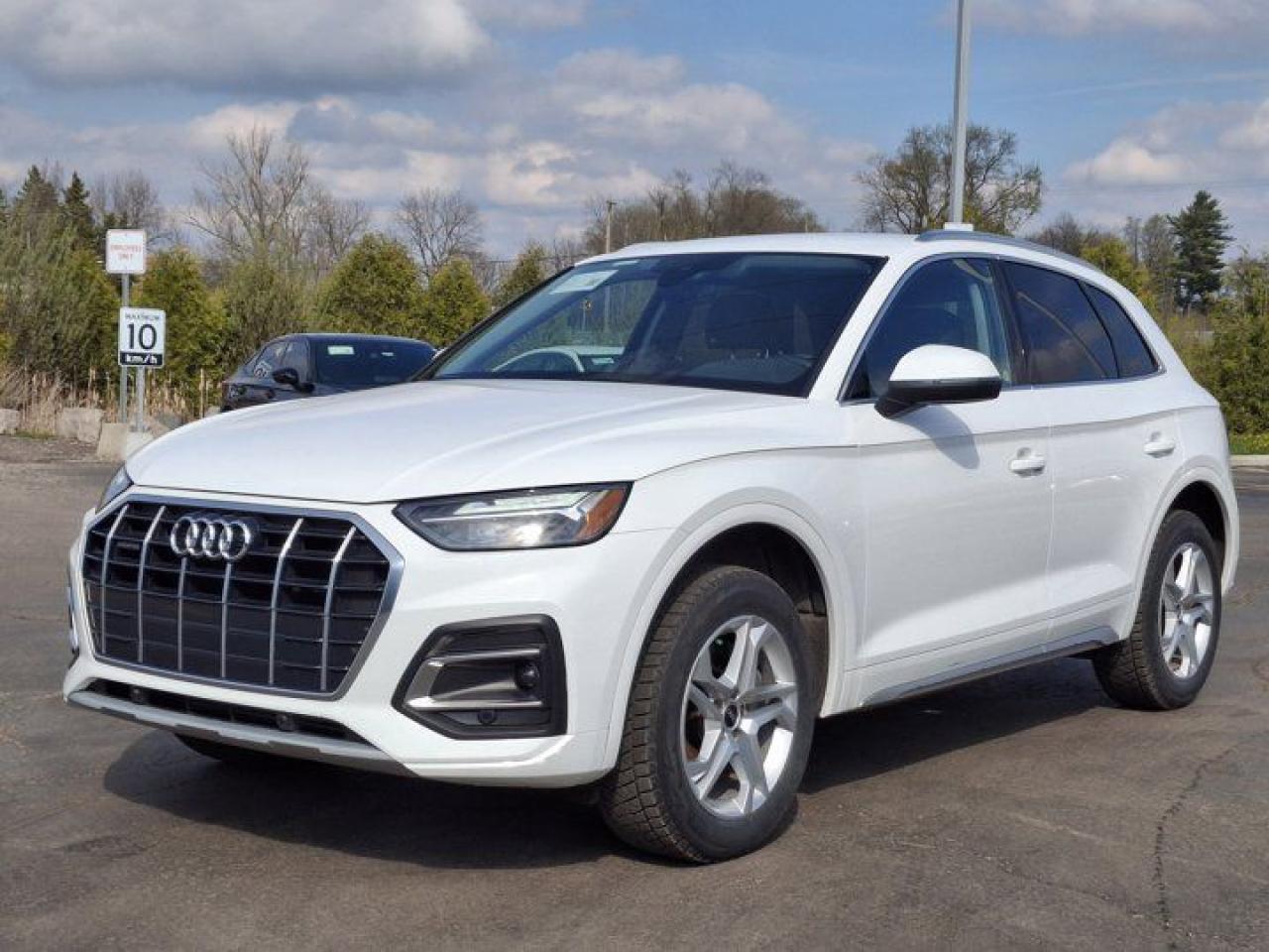 Used 2021 Audi Q5 Komfort 45 Quattro | Leather | Heated Seats | Power Seat | Rear Camera | Alloy Wheels and More ! for sale in Guelph, ON
