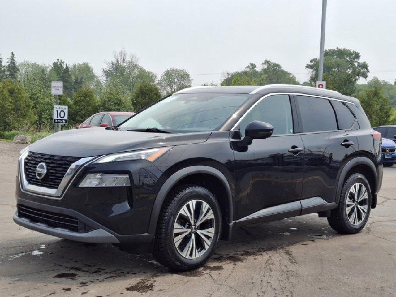 Used 2021 Nissan Rogue SV AWD | Pano Roof | 360 Camera | Heated Steering + Seats | CarPlay + Android | Power Seat & More ! for sale in Guelph, ON