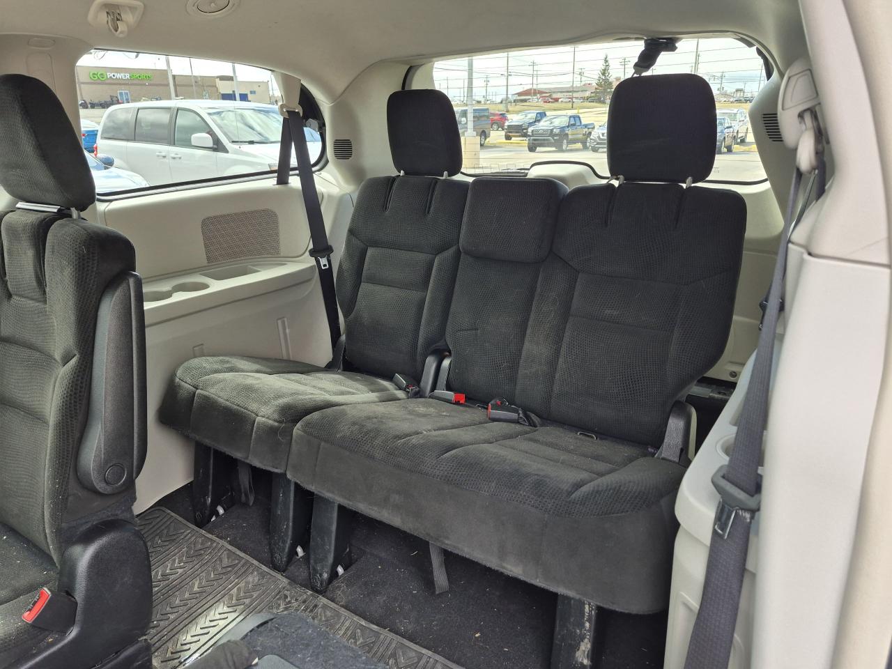 2016 Dodge Grand Caravan Crew Photo13