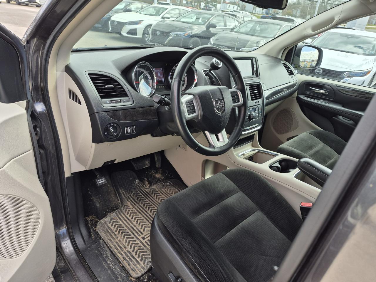 2016 Dodge Grand Caravan Crew Photo6