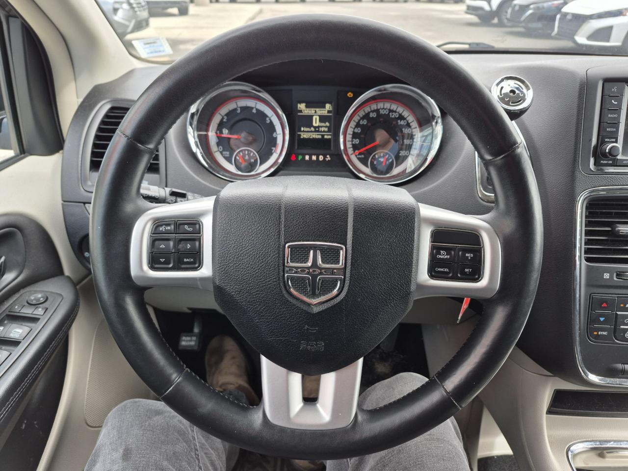 2016 Dodge Grand Caravan Crew Photo7