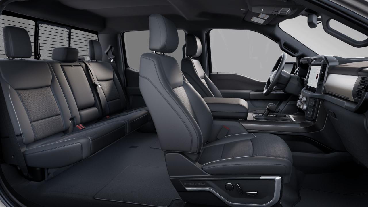 2025 Ford F-150 Lariat 4WD SuperCrew 5.5' Box Photo5