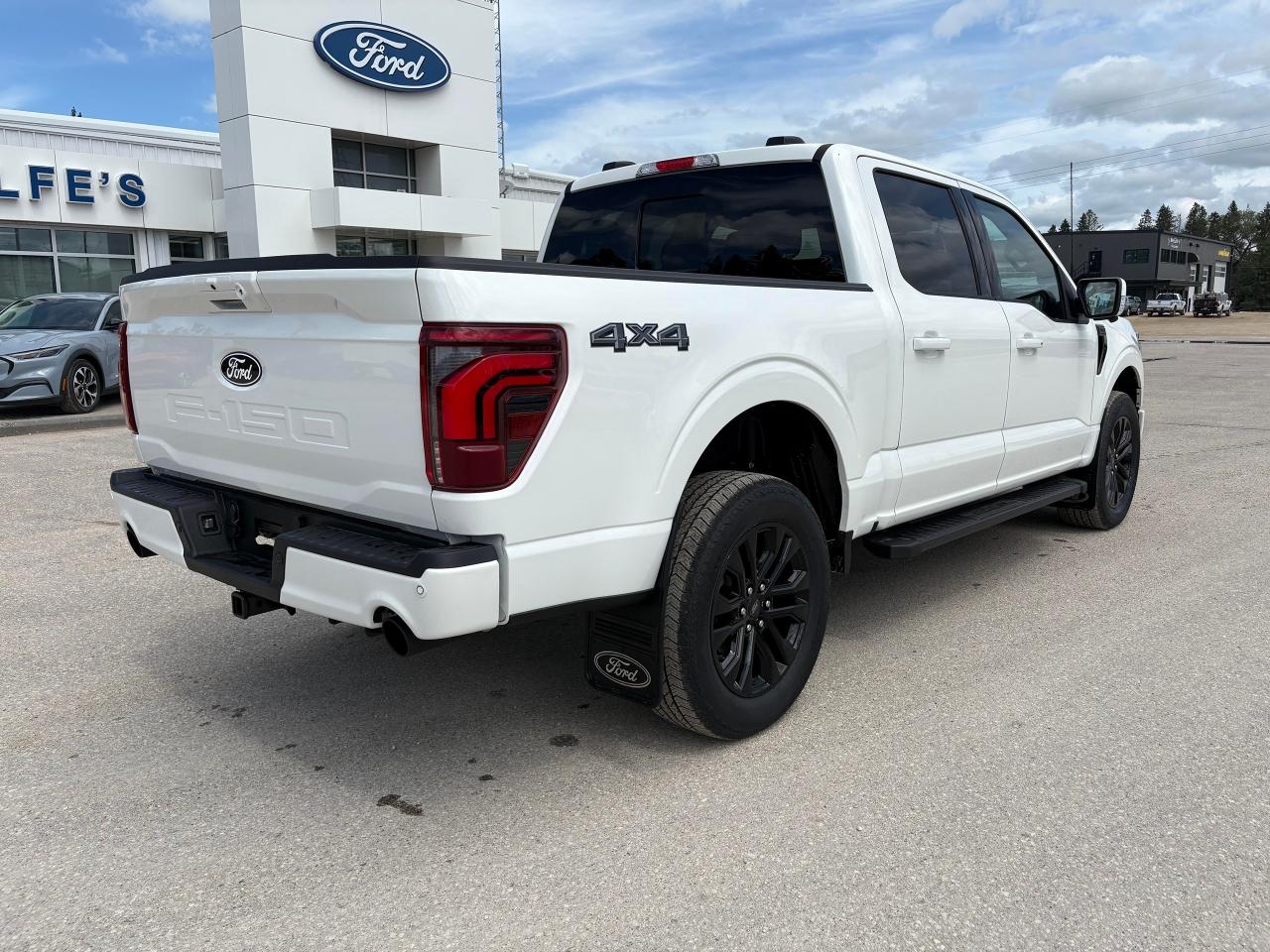 2025 Ford F-150 Lariat 4WD SuperCrew 5.5' Box Photo4