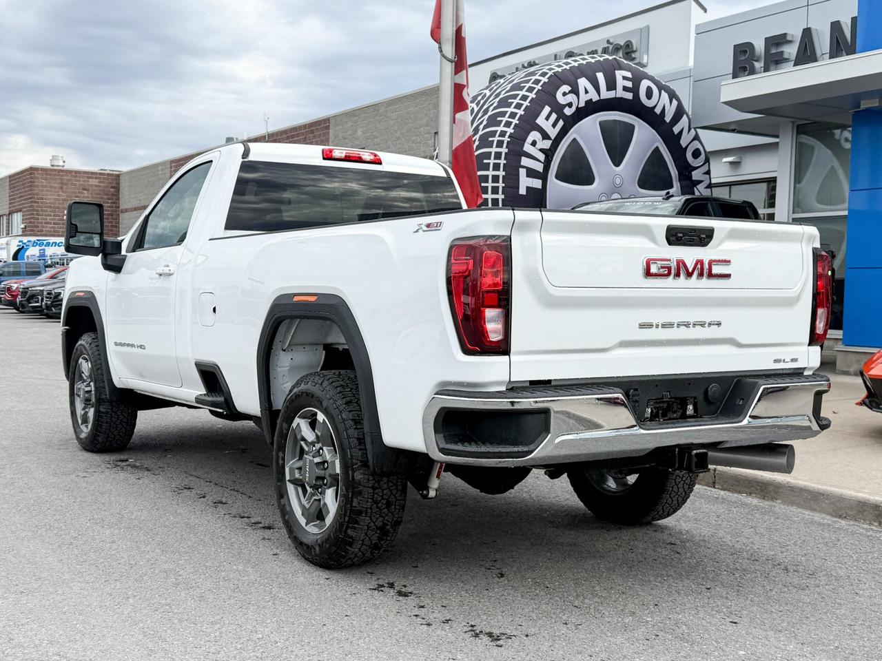2025 GMC Sierra 3500 HD SLE 6.6L V8 DURAMAX WITH REMOTE START/ENTRY, HEATED SEATS, HEATED STEERING WHEEL, CRUISE CONTROL, VINYL FLOORING, HD REAR VISION CAMERA, APPLE CARPLAY AND ANDROID AUTO Photo2