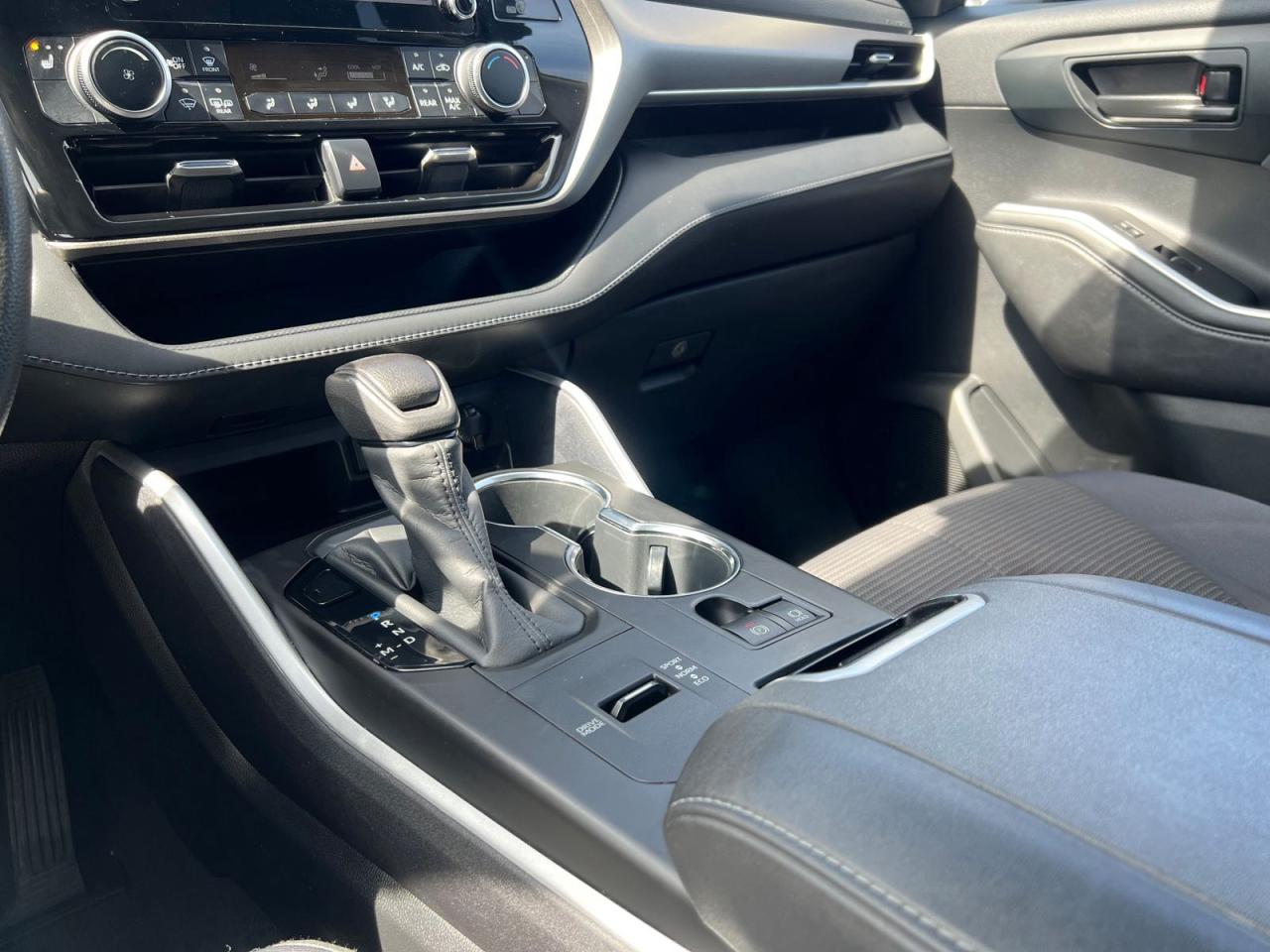 2020 Toyota Highlander L - Photo #28