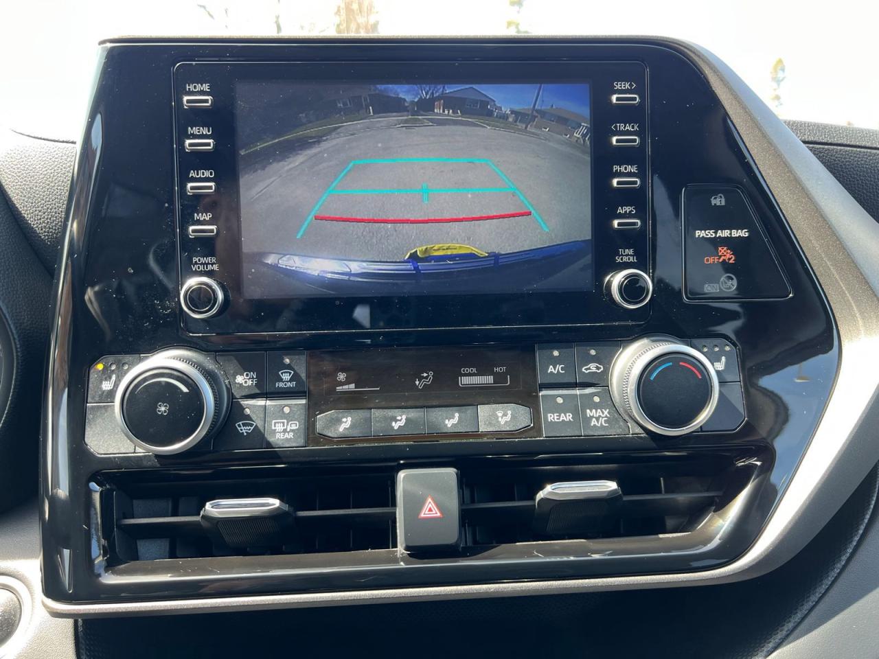 2020 Toyota Highlander L - Photo #29