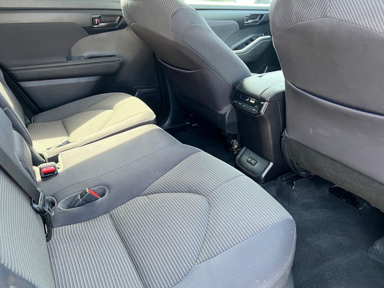 2020 Toyota Highlander L - Photo #11