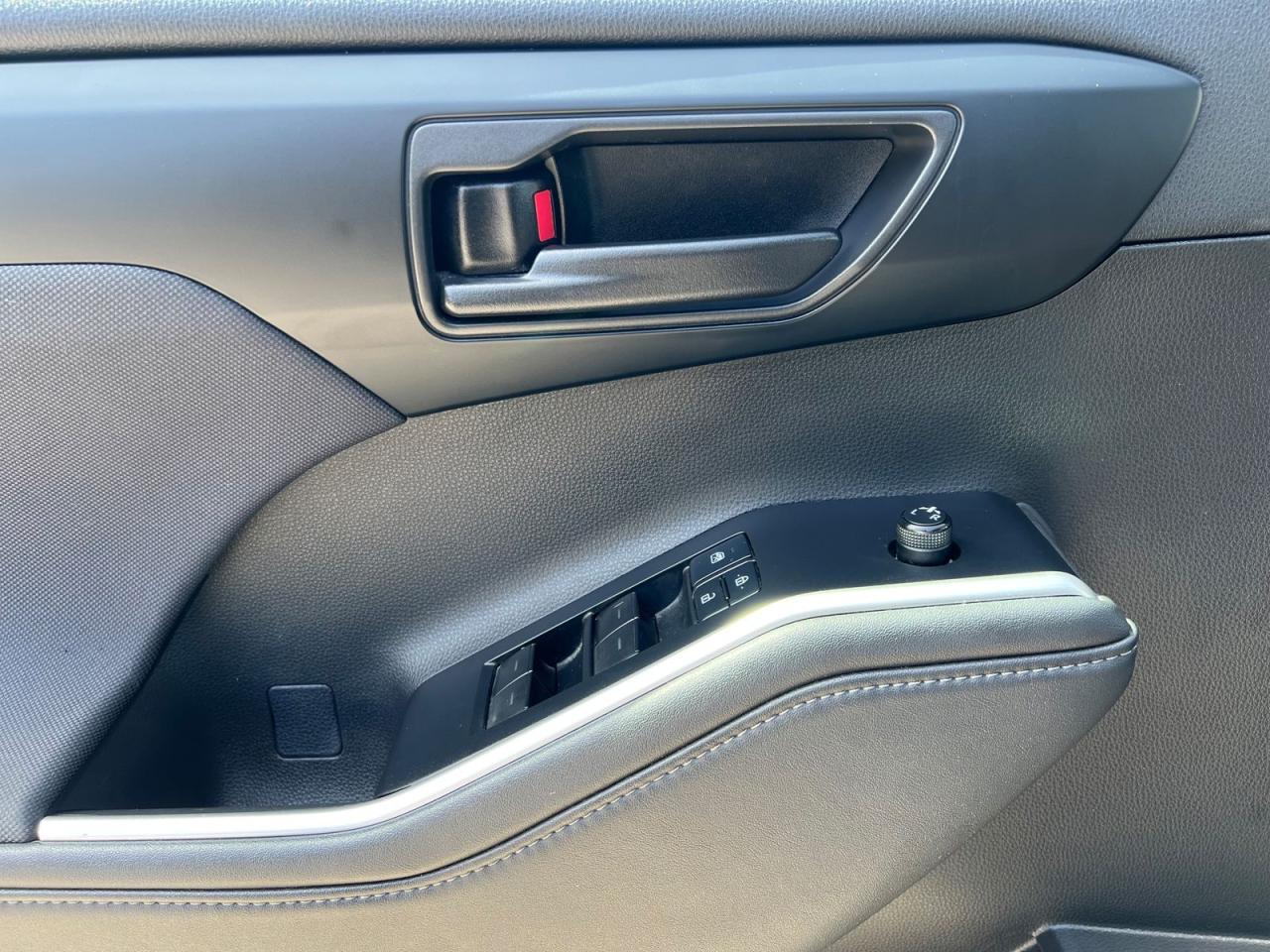 2020 Toyota Highlander L - Photo #21