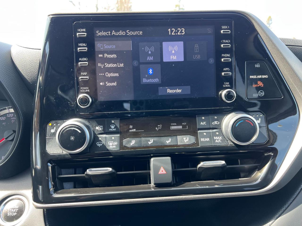 2020 Toyota Highlander L - Photo #33