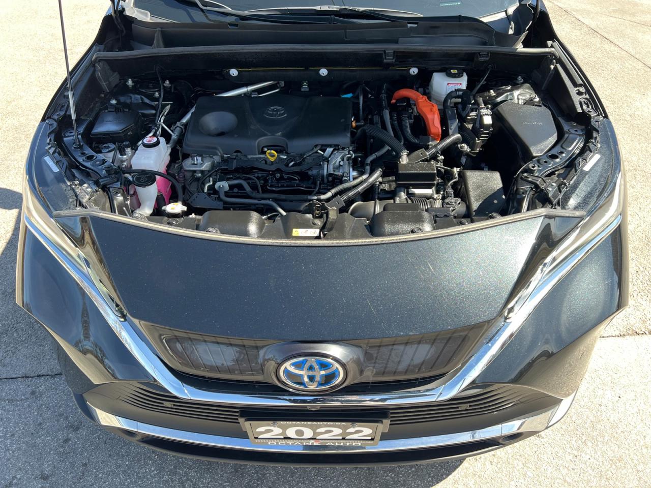 2022 Toyota Venza LIMITED - Photo #6