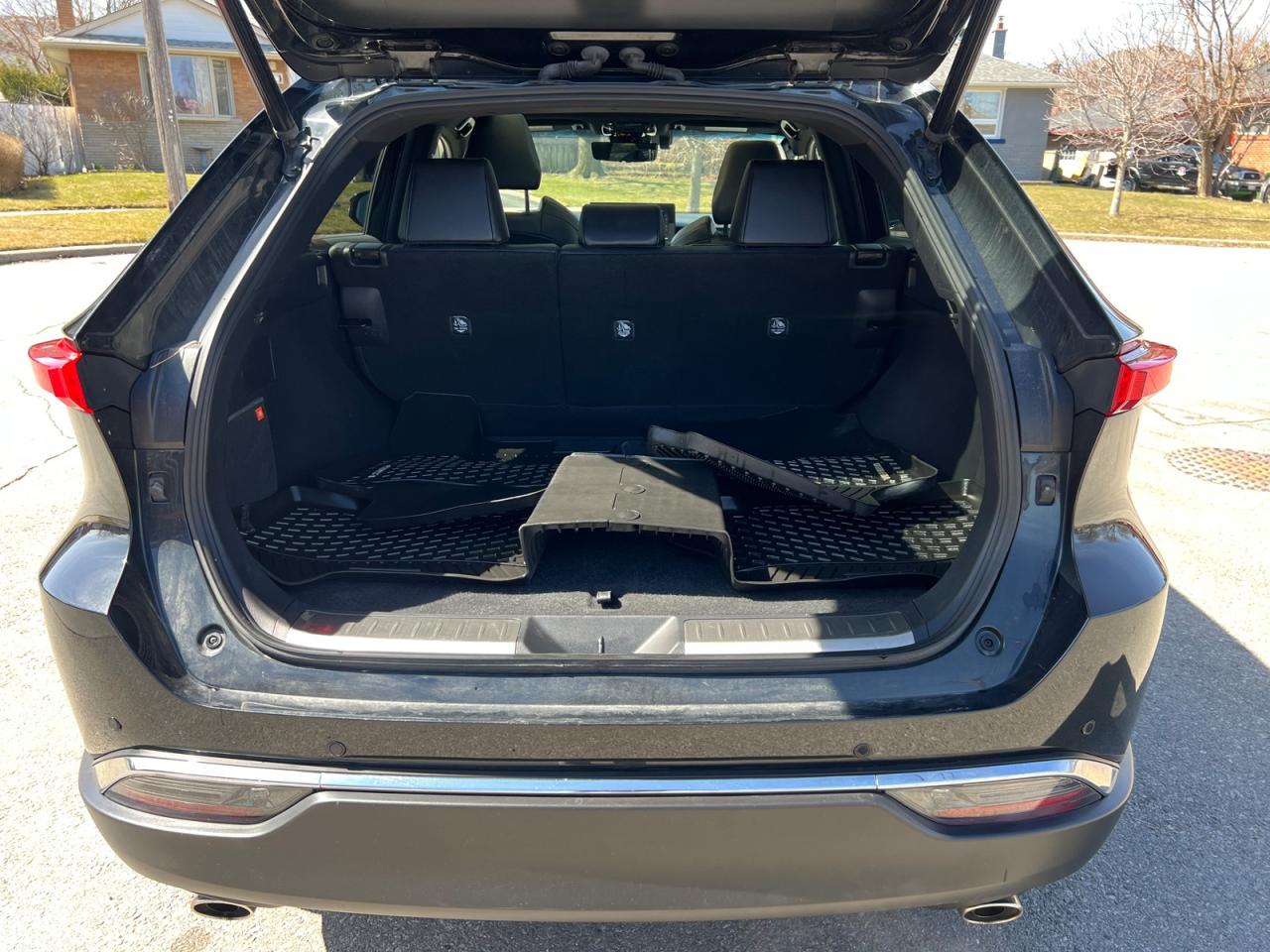 2022 Toyota Venza LIMITED - Photo #12
