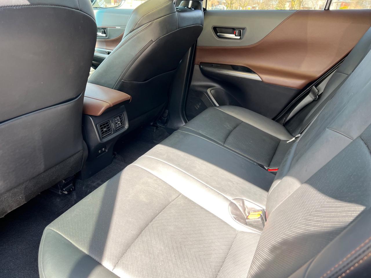 2022 Toyota Venza LIMITED - Photo #13
