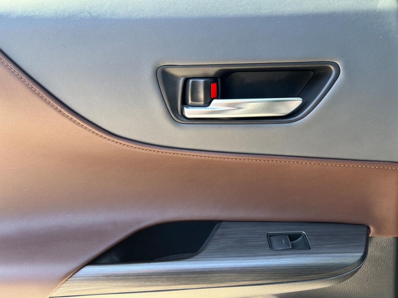 2022 Toyota Venza LIMITED - Photo #17