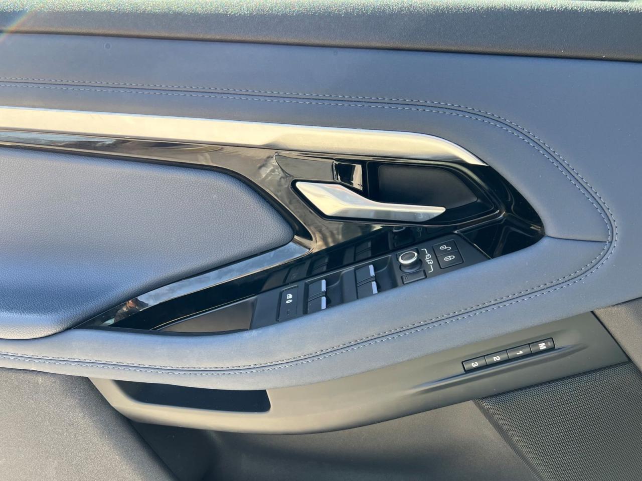 2020 Land Rover Evoque S - Photo #21