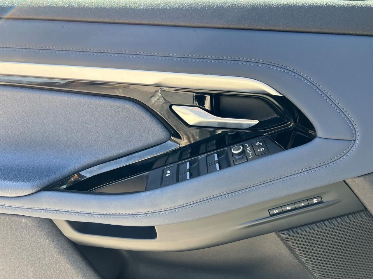 2020 Land Rover Evoque S - Photo #21