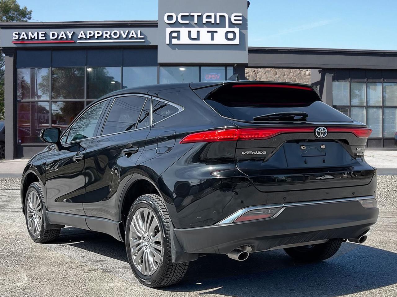 2022 Toyota Venza LIMITED - Photo #4