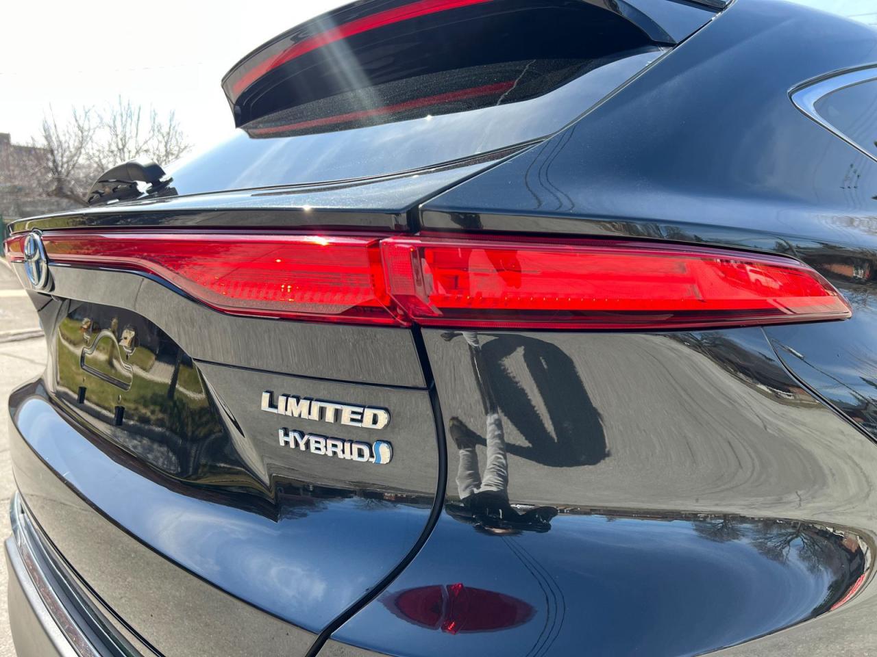 2022 Toyota Venza LIMITED - Photo #9