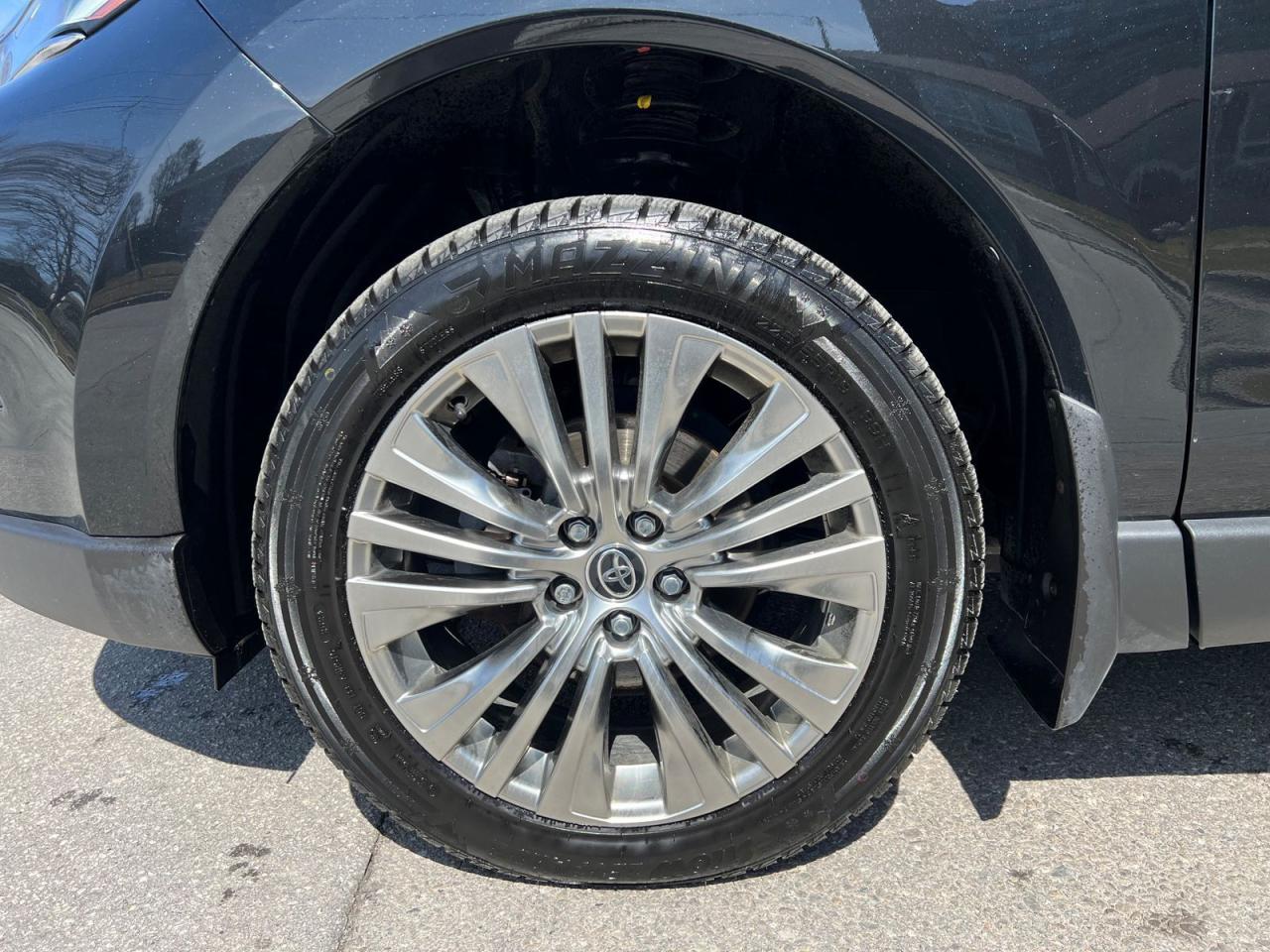 2022 Toyota Venza LIMITED - Photo #8