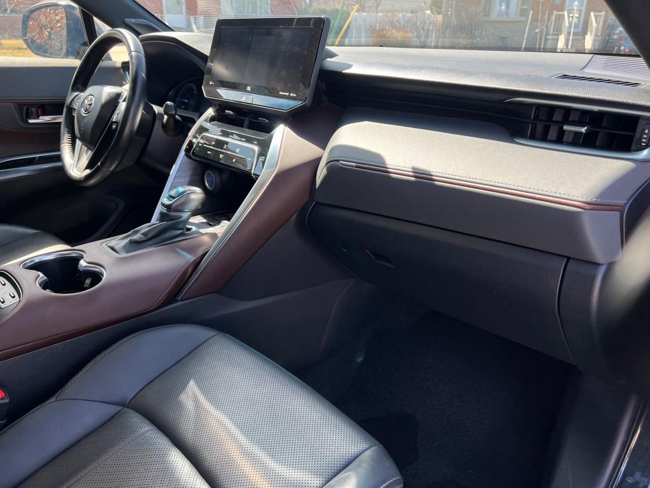 2022 Toyota Venza LIMITED - Photo #10