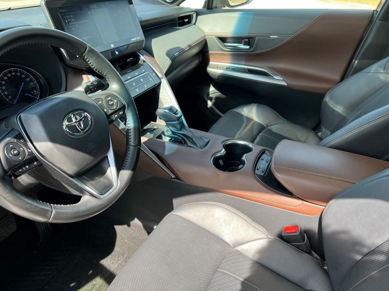 2022 Toyota Venza LIMITED - Photo #18