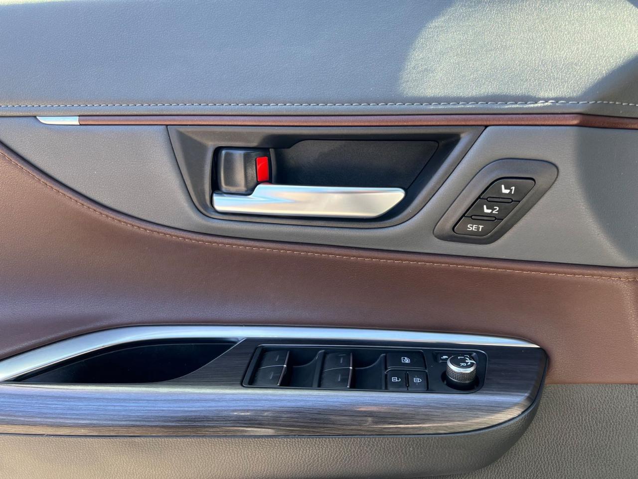 2022 Toyota Venza LIMITED - Photo #35