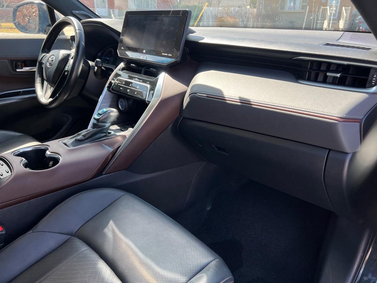 2022 Toyota Venza LIMITED - Photo #10