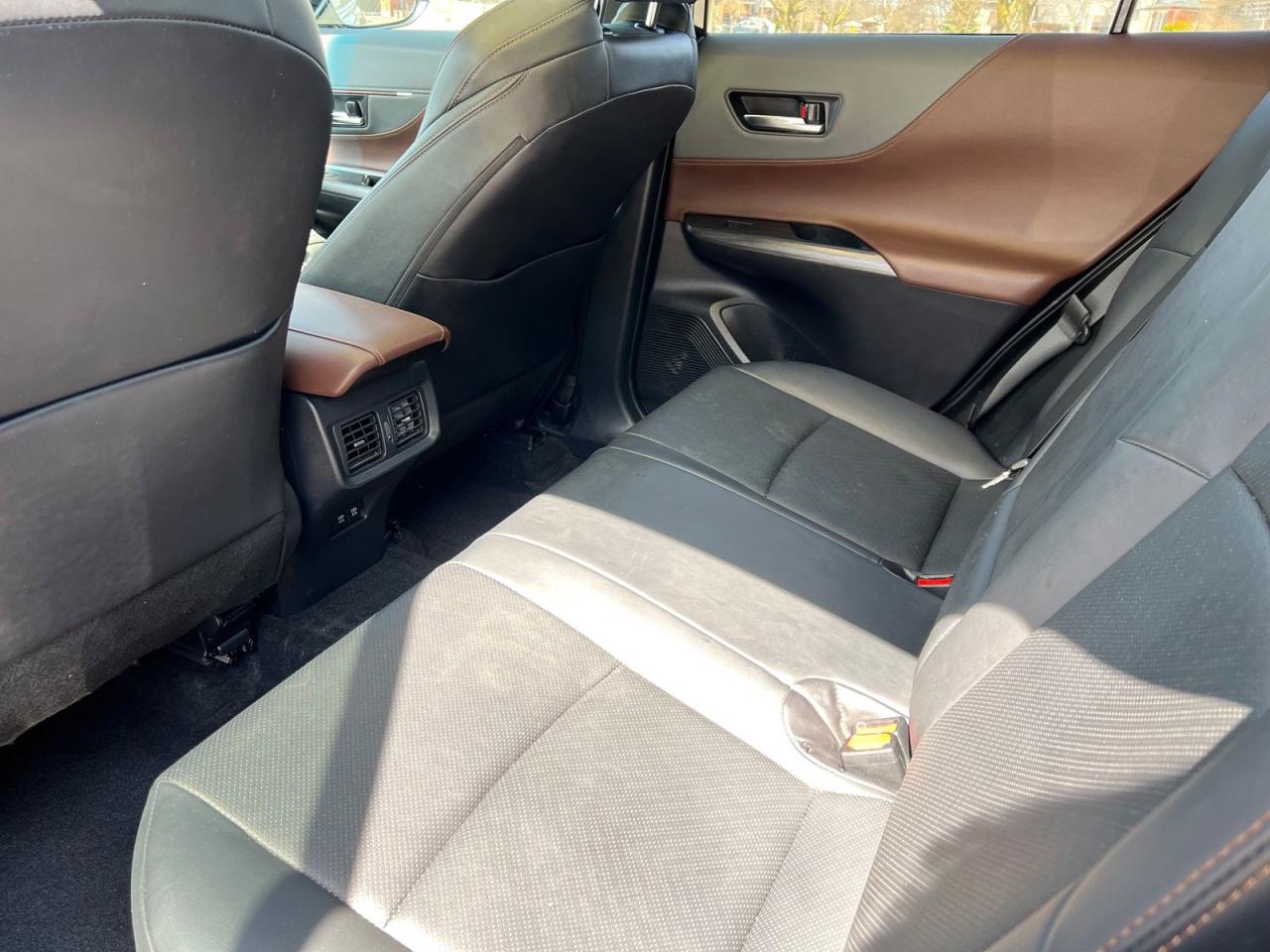 2022 Toyota Venza LIMITED - Photo #13