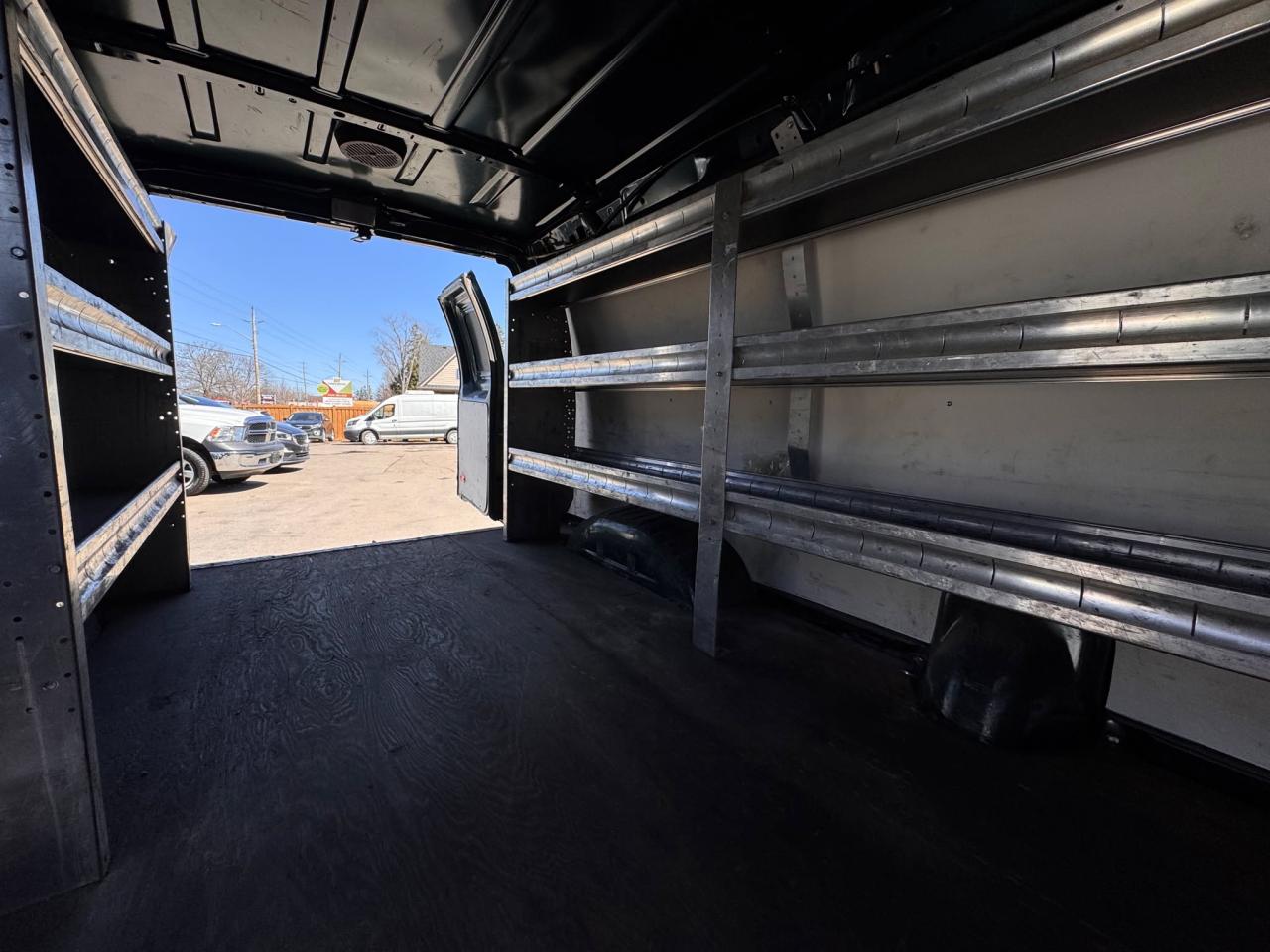2013 Ford Econoline E-350 Super Duty Commercial - Photo #18