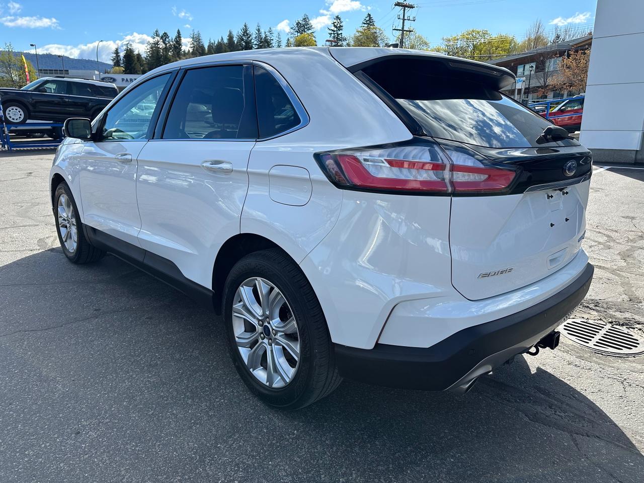 2020 Ford Edge Titanium Photo5
