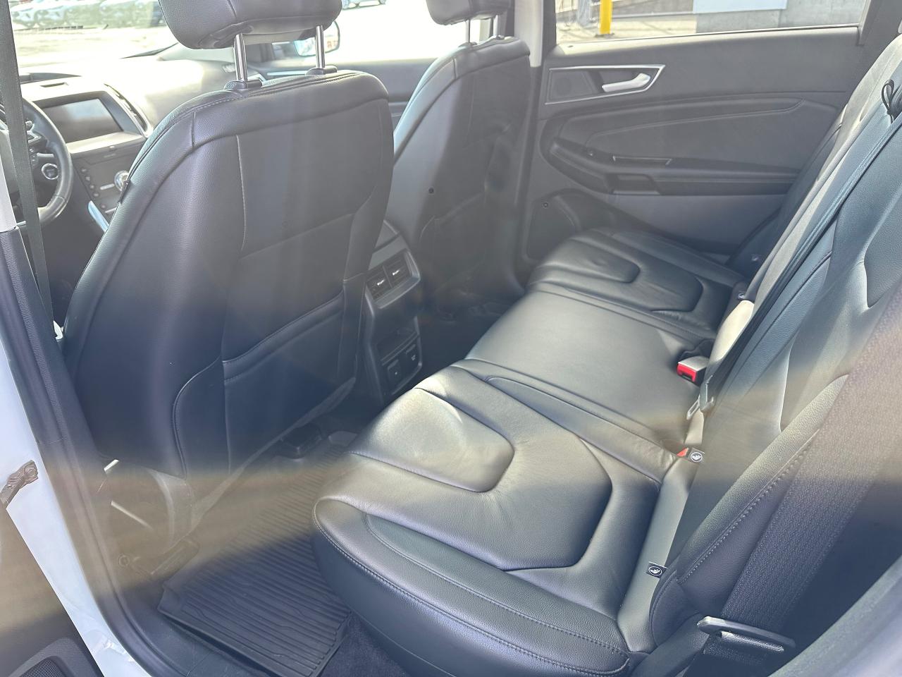 2020 Ford Edge Titanium Photo5