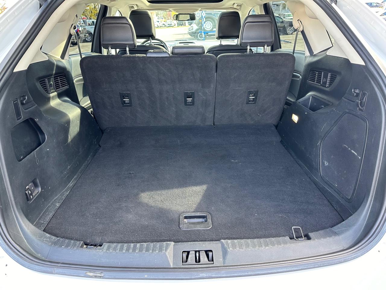 2020 Ford Edge Titanium Photo5