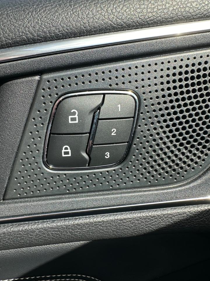 2020 Ford Edge Titanium Photo5