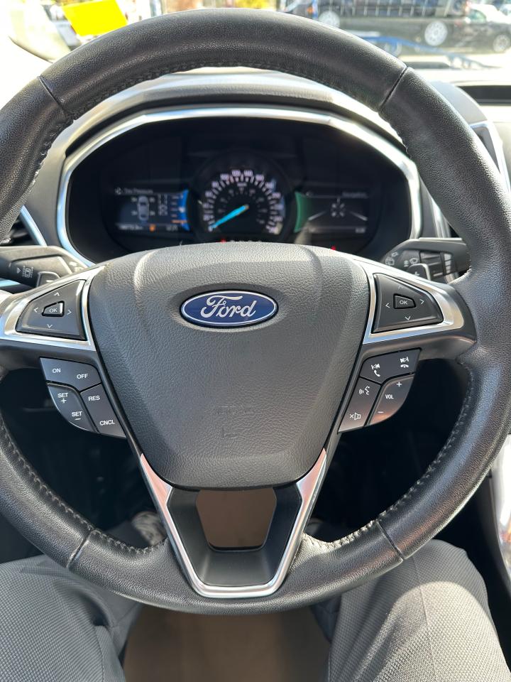 2020 Ford Edge Titanium Photo5