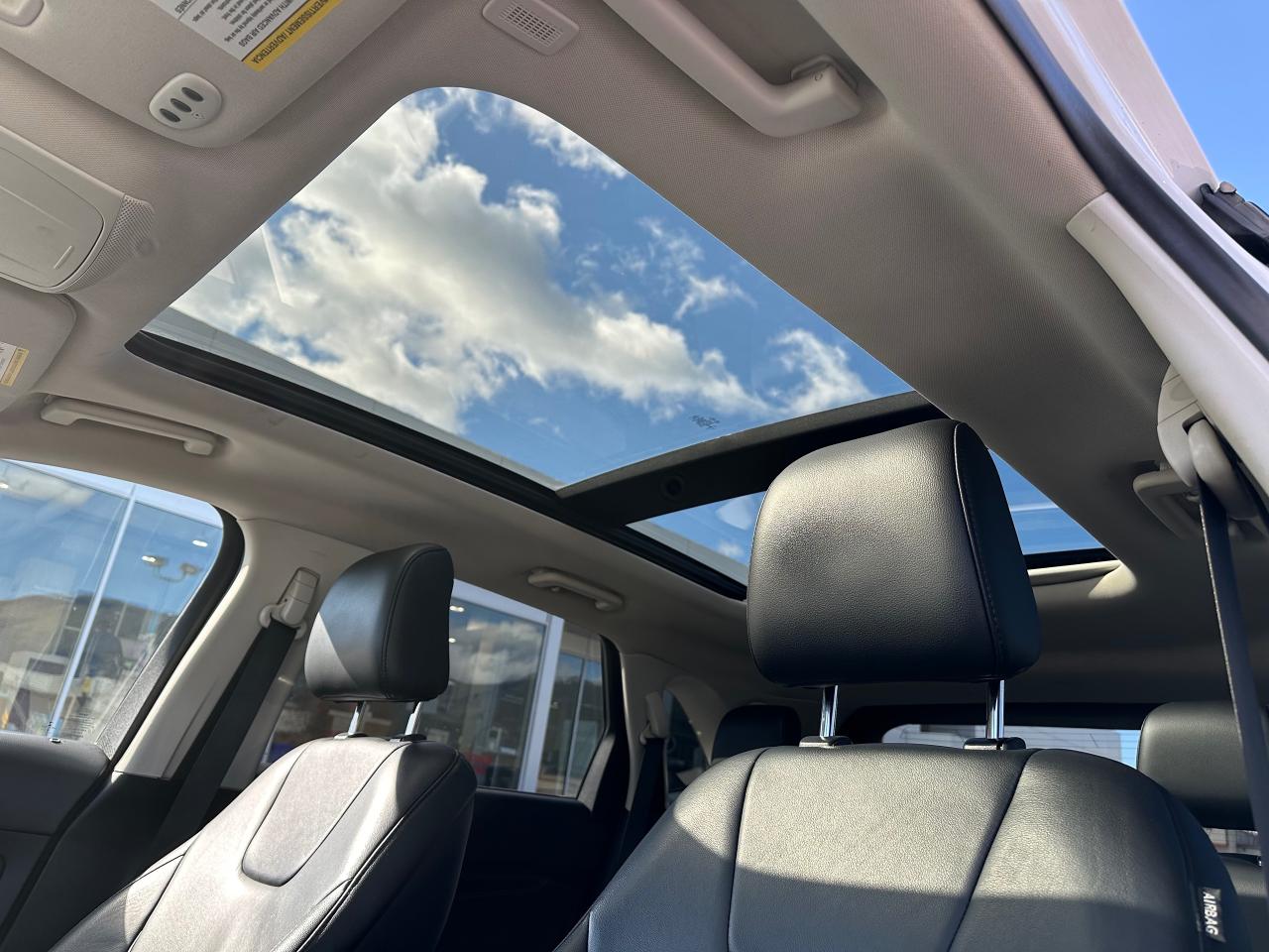 2020 Ford Edge Titanium Photo5