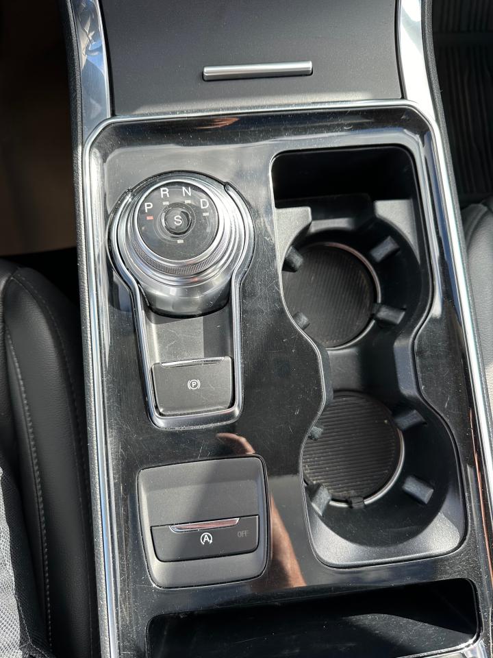2020 Ford Edge Titanium Photo5