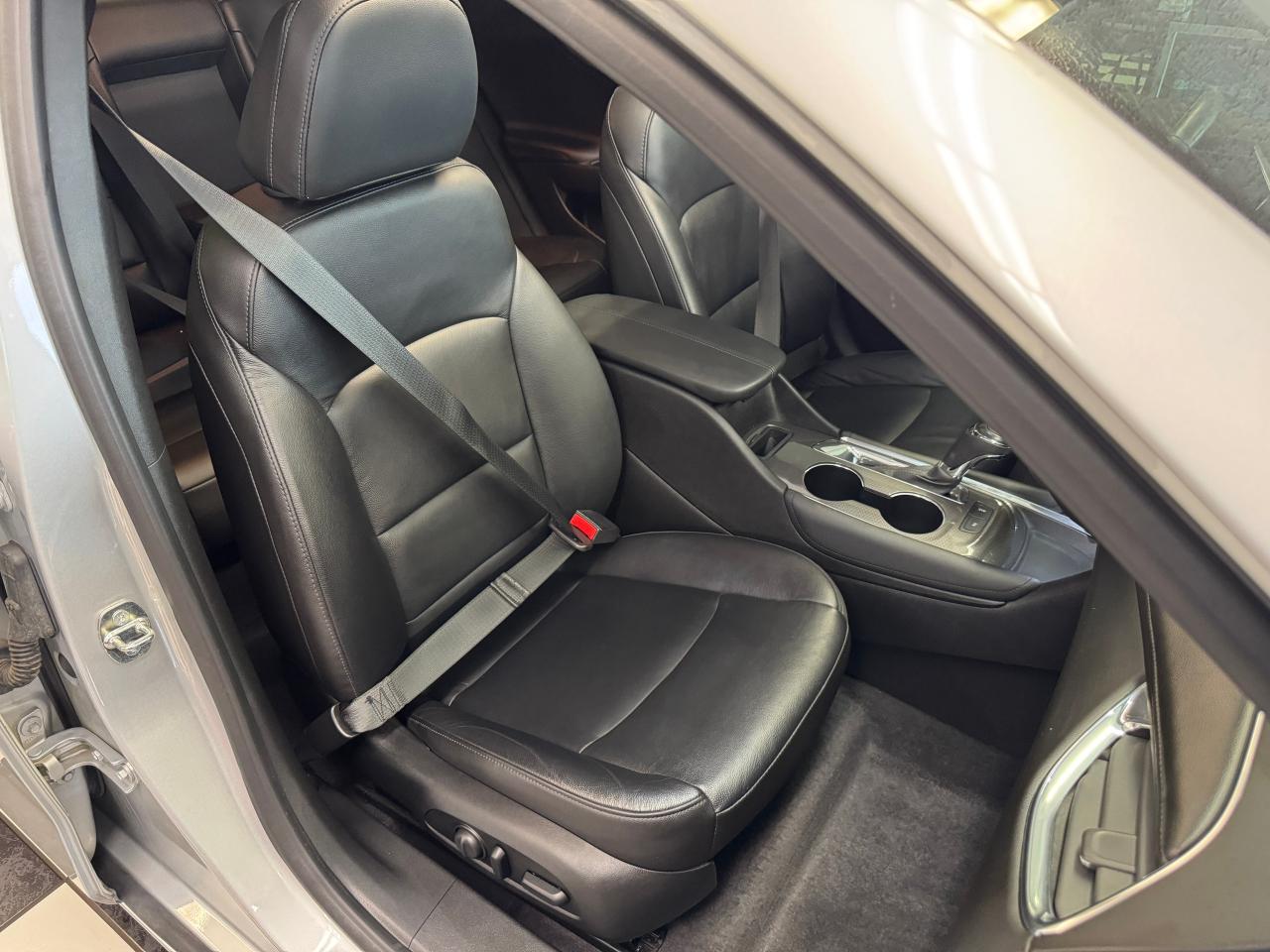 2018 Chevrolet Malibu LT+Roof+Leather+GPS+BOSE Sound+Leather+CLEANCARFAX Photo27