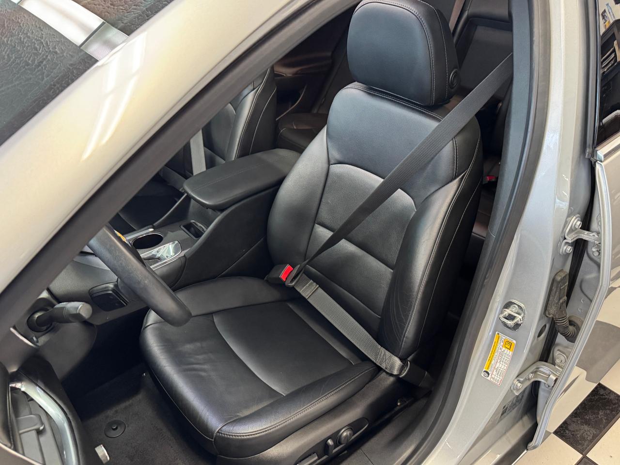 2018 Chevrolet Malibu LT+Roof+Leather+GPS+BOSE Sound+Leather+CLEANCARFAX - Photo #24