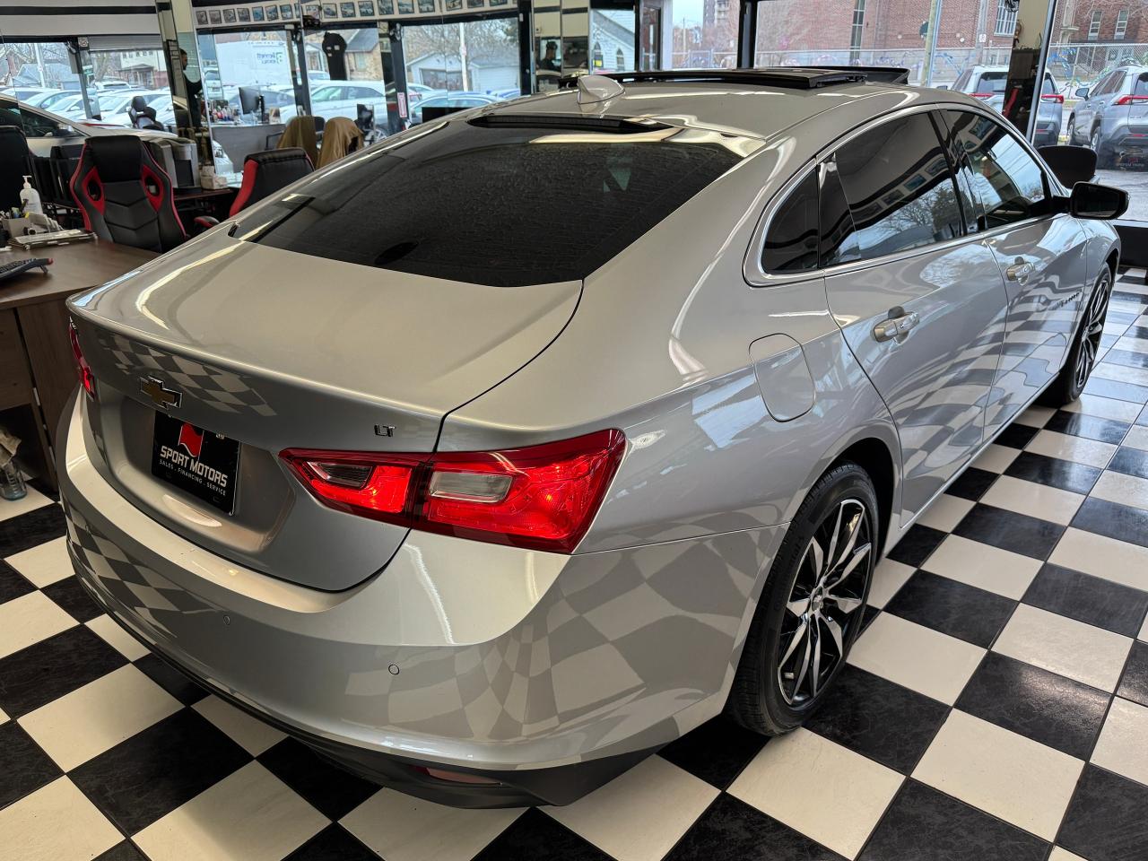 2018 Chevrolet Malibu LT+Roof+Leather+GPS+BOSE Sound+Leather+CLEANCARFAX - Photo #10