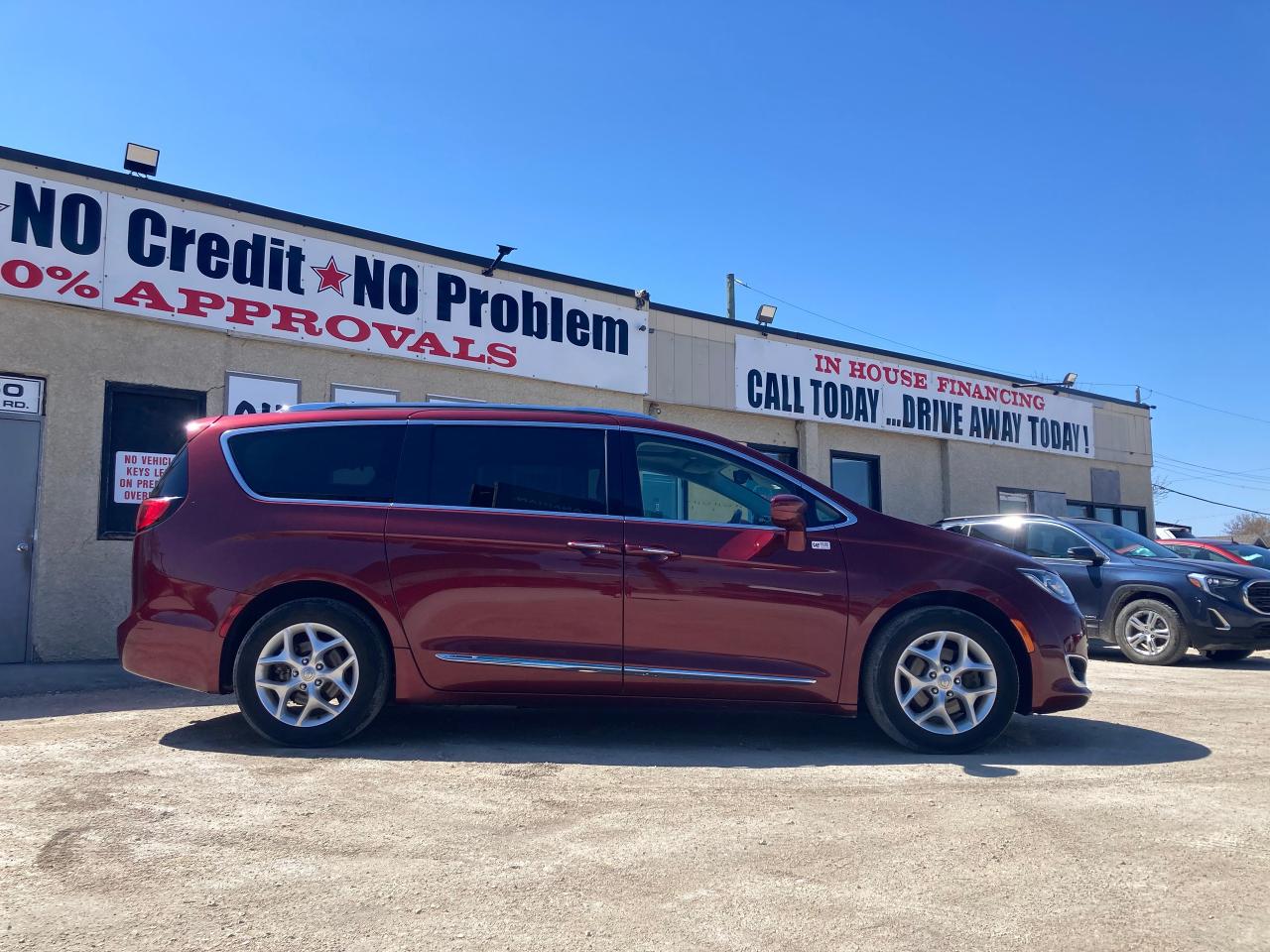 2017 Chrysler Pacifica 4DR WGN TOURING-L PLUS - Photo #2