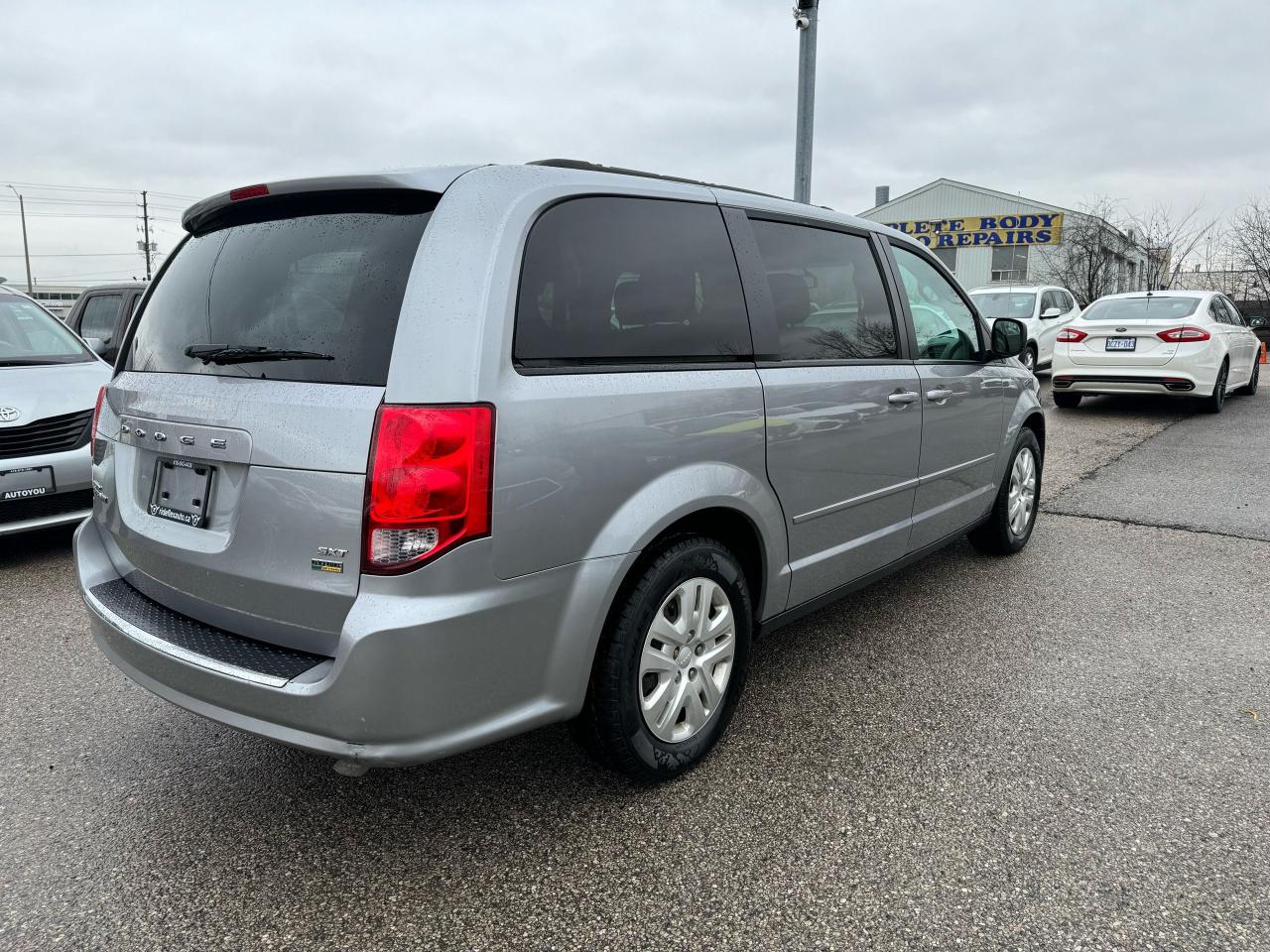 2016 Dodge Grand Caravan SXT Photo4